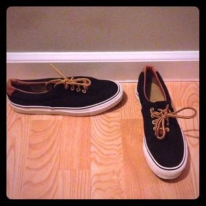 Cool sneakers from Urban Outfitters😎