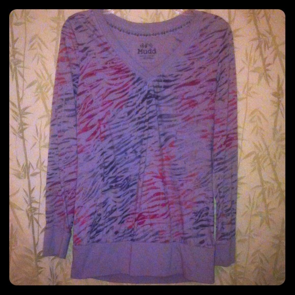 Shirt with design - Picture 1 of 3