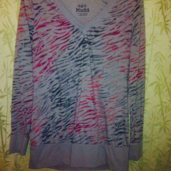 Shirt with design - Picture 2 of 3