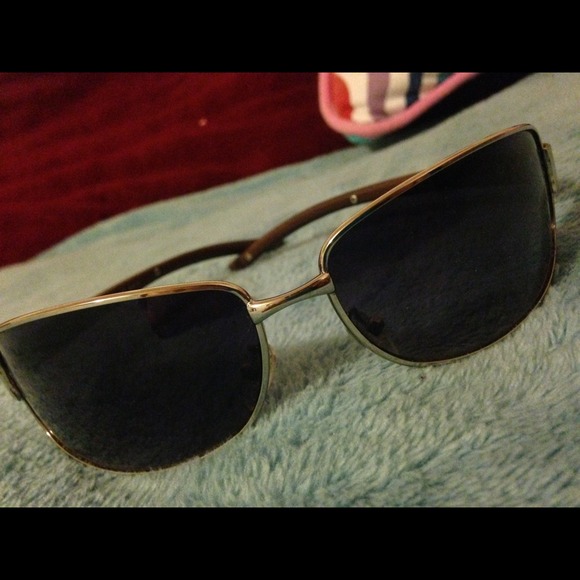 Designer sunglasses - Picture 2 of 3