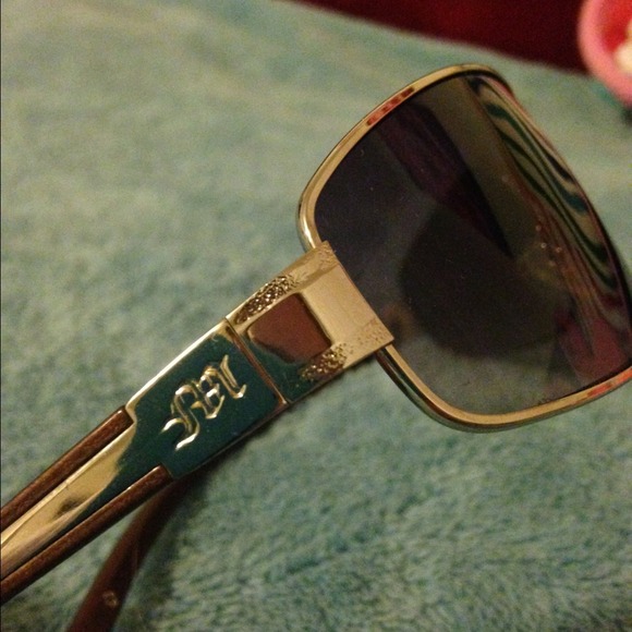 Designer sunglasses - Picture 3 of 3