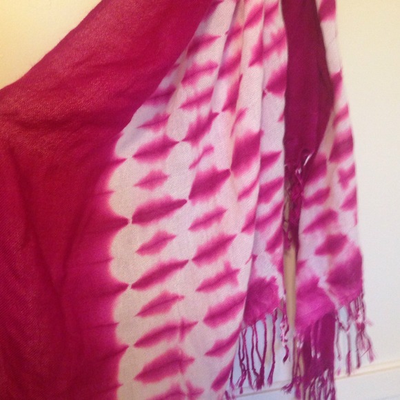 Pink scarf - Picture 2 of 3