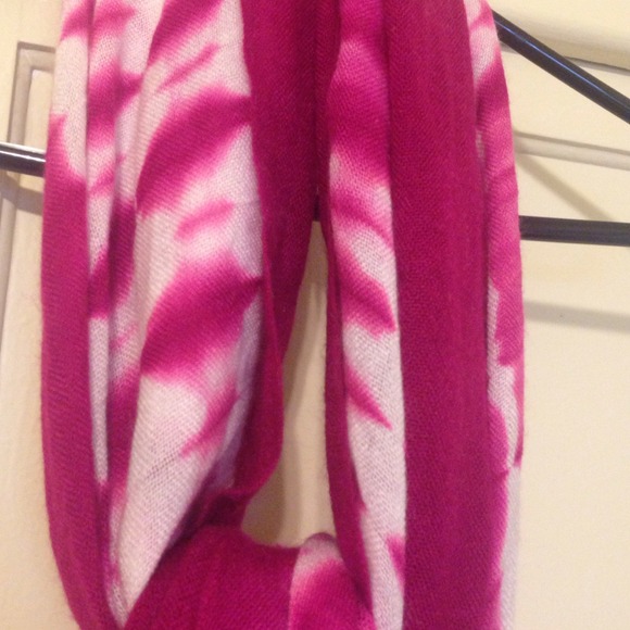 Pink scarf - Picture 3 of 3