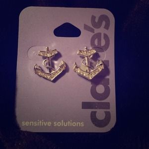 Sensitive ear anchor earrings
