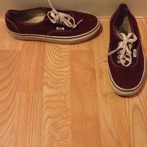 Maroon vans 👍