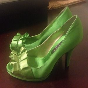 Green peep toe pumps, worn once as bride maid 😝