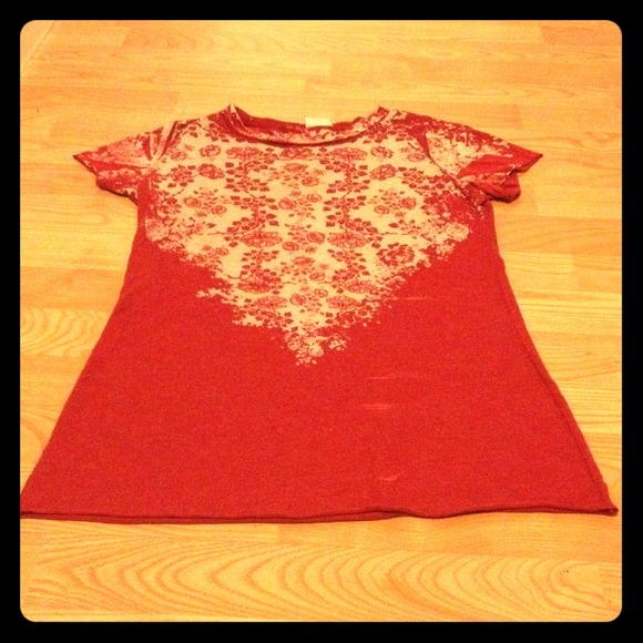 Cool urban outfitters red floral tee❤️