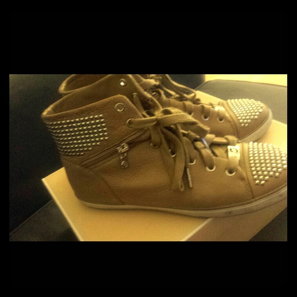 Michael kors studded hightop sneakers size8.5