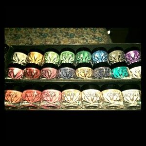 Younique Eye Pigments