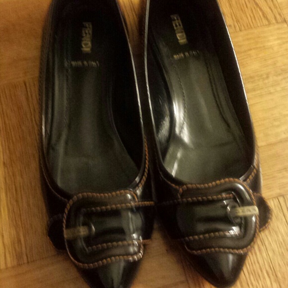 Fendi black buckle flat shoes size39