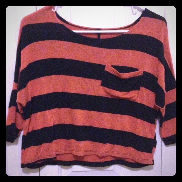 Rose/black quarter sleeve cropped sweater
