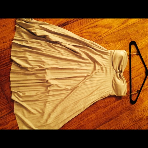Strapless glittery gold dress with pleated bottom