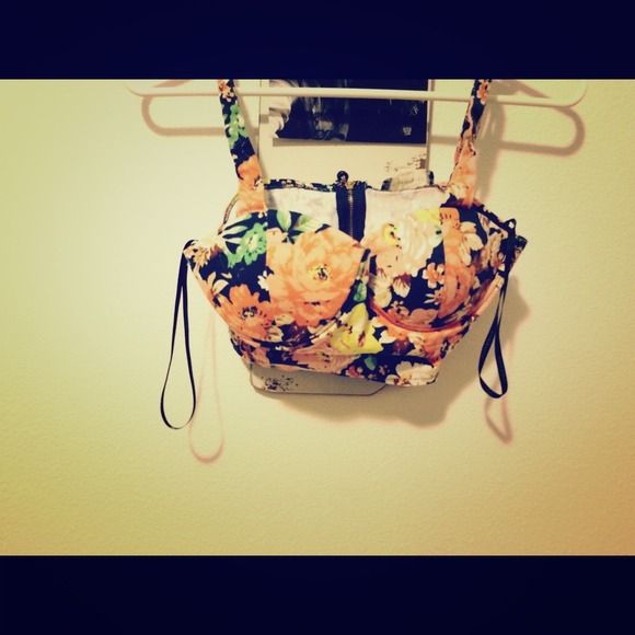 Flower print crop top