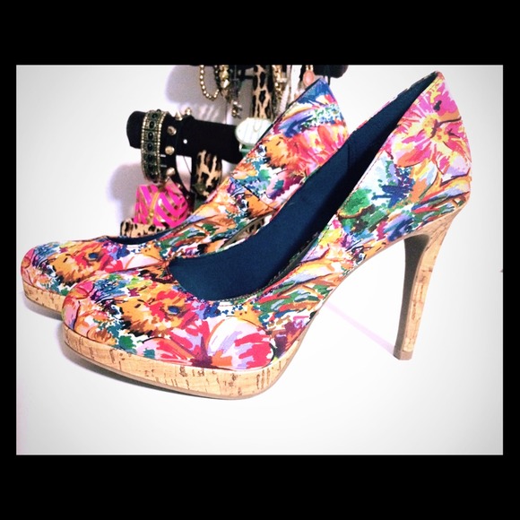 Flower print heels :)