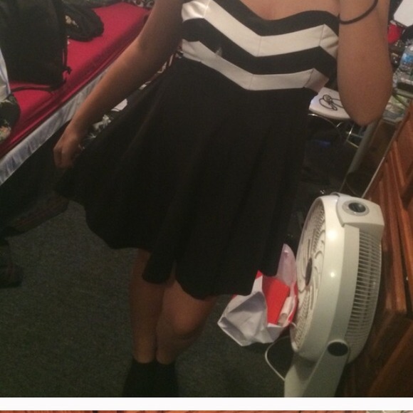 ❌SOLD❌ Black & White Chevron Patterned Dress