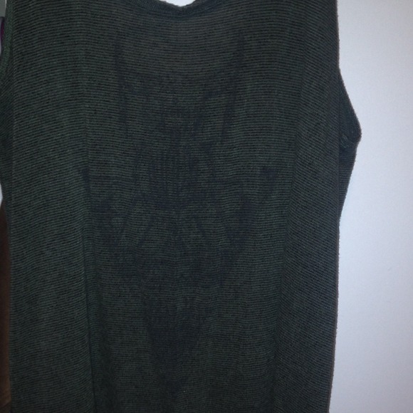I'am selling my Billabong shirt.