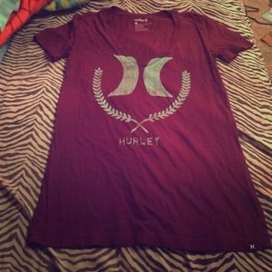 Hurley fitted v-neck. 🎀