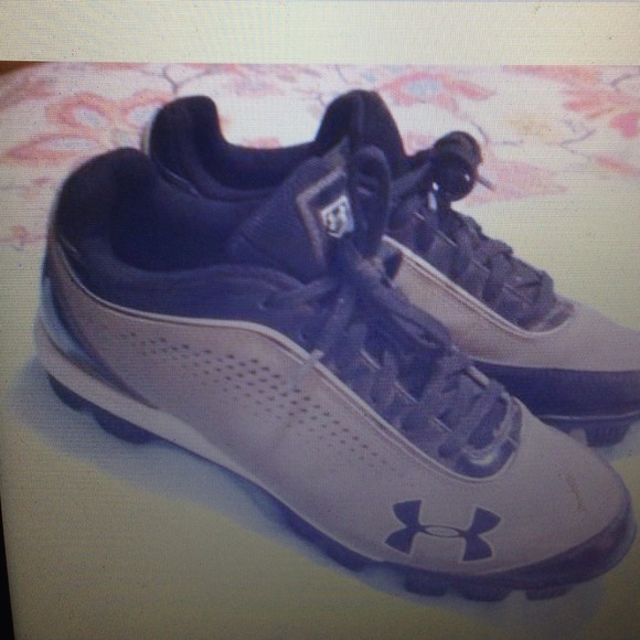 Boys Under Armour Baseball/Football Cleats - Picture 1 of 4