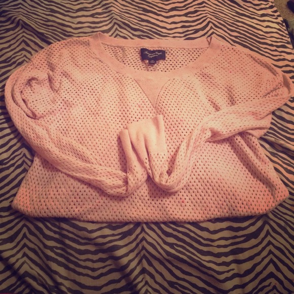 Thin AE sweater! 🎀