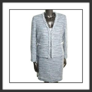 TAHARI 2 Piece Suit. NWT. Absolutely Fabulous!