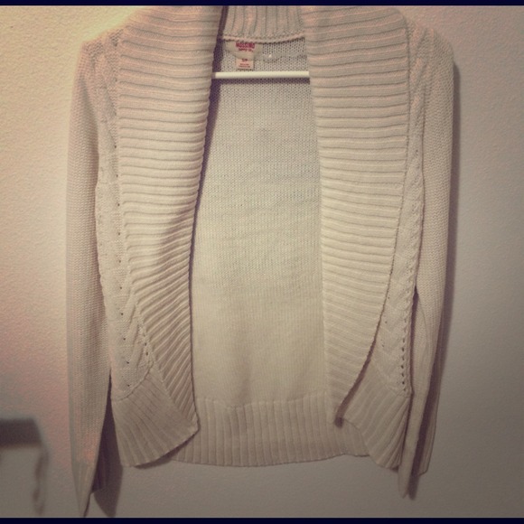 White knitted sweater😊