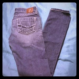 Buckle jeans. Skinny.