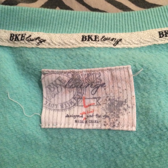 BKE lounge lace sweater! 🎀 - Picture 2 of 3