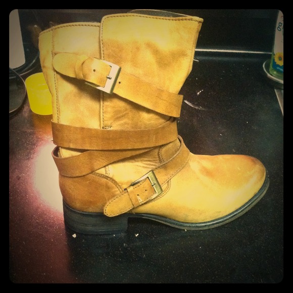 Steve Madden Distressed Boot
