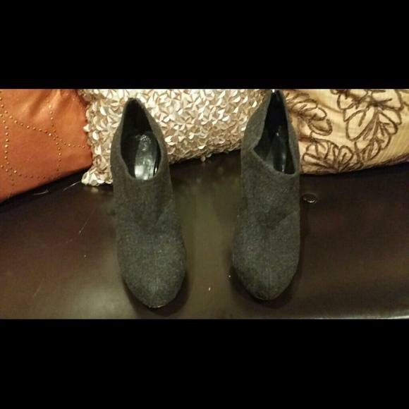 Vincent Camuto Grey Booties