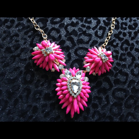 Statement necklace