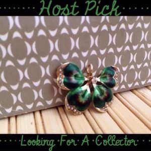 Antique Circa 1900-1909 14k Gold four leaf pendent