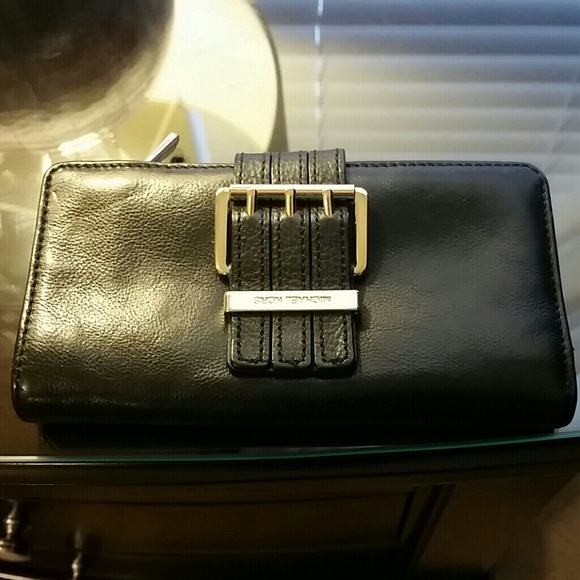 Michael Kors Clutches & Wallets - Genuine Michael Kors Wallet With Gold Hardware