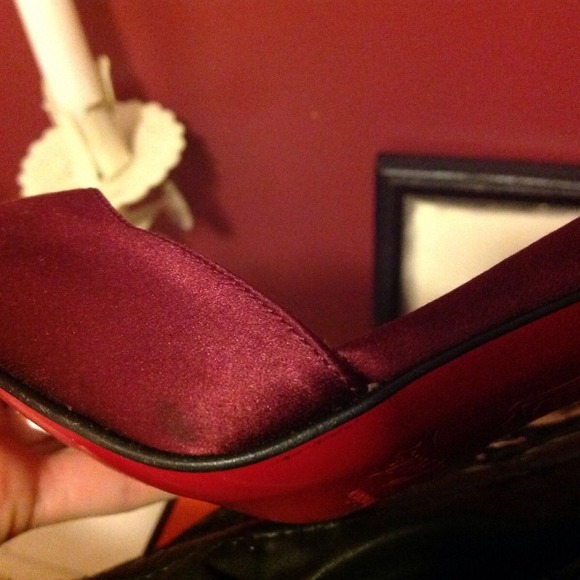 SOLD CHRISTIAN LOUBOUTIN Satin Burgundy Red Heel - Picture 4 of 4