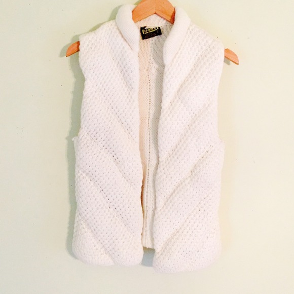 Outerwear - Adorable Vintage Knit Vest