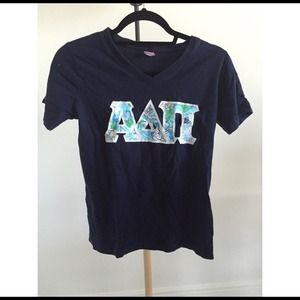 ADPi stitched letter vneck shirt