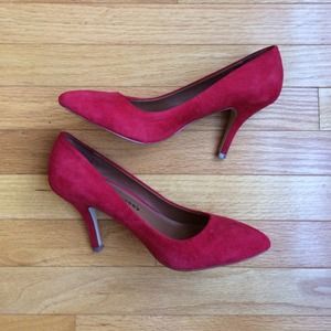 💃Red suede heels!