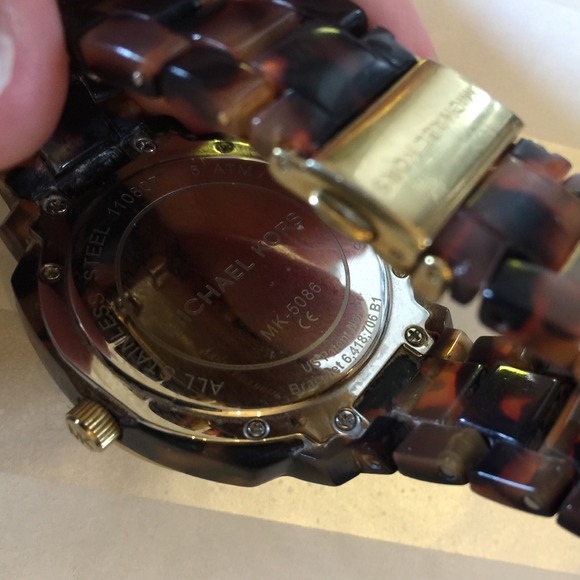 Authentic Tortoise Michael Kors copper face watch! - Picture 3 of 4