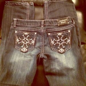 Antique rivet jeans size 30 fits more like 28-29
