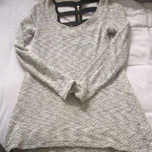 Black& white tunic with cage back zipper!