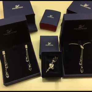 Swarovski Crystal Set w/ Earrings, Necklace, Pin