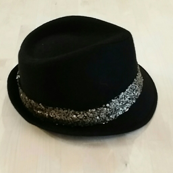 Black hat never worn