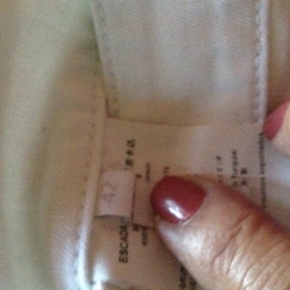 Beautiful escada white jeans💓💓make me OFFER - Picture 2 of 4