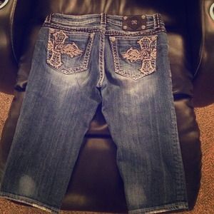 Cropped miss me buckle capris size 30, 16 inseam