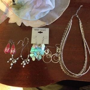 Earring/necklace bundle