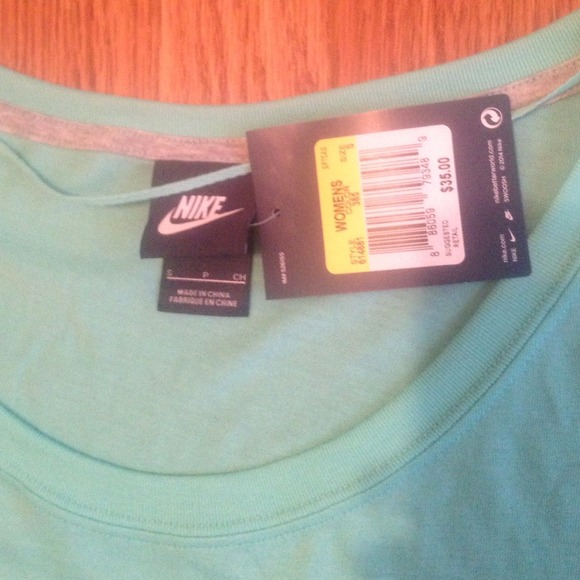 TRADED. Nike long sleeve. - Picture 2 of 3