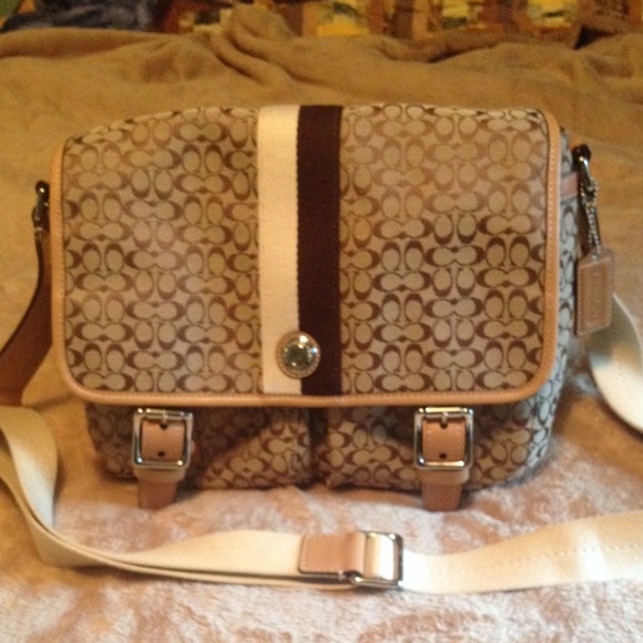 🎉HP 10-26-15🎉👛Coach Messenger Purse! NWOT 👛 - Picture 2 of 4