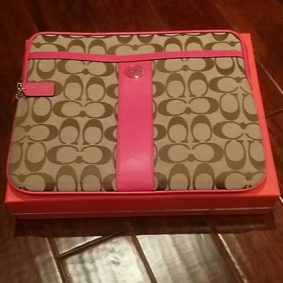 Coach Accessories - HOT PICK 11/16💝💝🌺🌺 AUTHENTIC COACH IPAD BAG🎉
