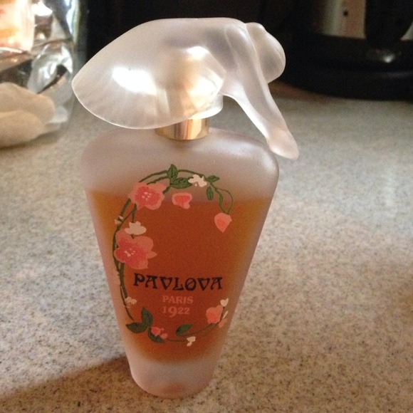 Pavlova perfume Paris 1922