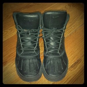 LIGHTLY USED Nike Woodside ACG Waterproof Boot