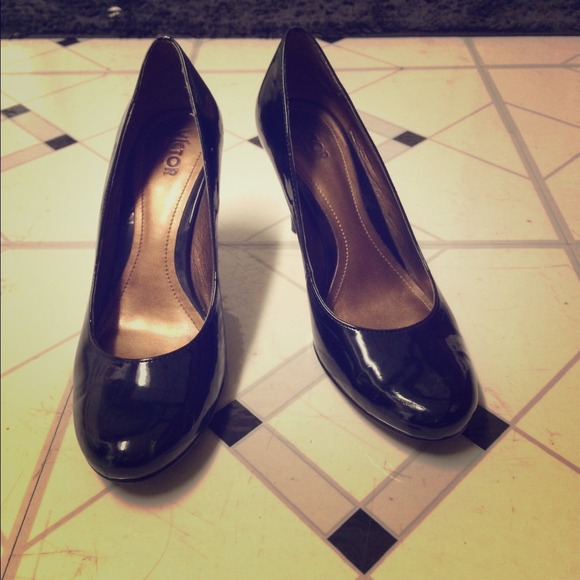 ✨FLASH SALE✨ Black victor Alfaro heels, patent